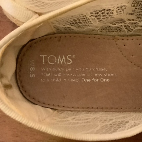 TOMS canvas Lace ivory cream lace flats ballet style round toe slip shoes 8.5W - Picture 9 of 9